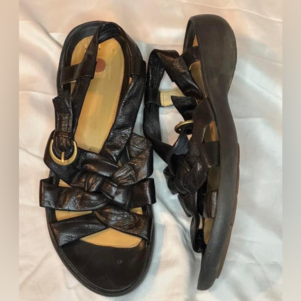 Unstructured by Clark’s women’s sandals size 9.5